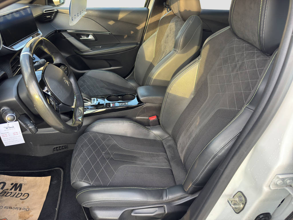 PEUGEOT 208-image-8