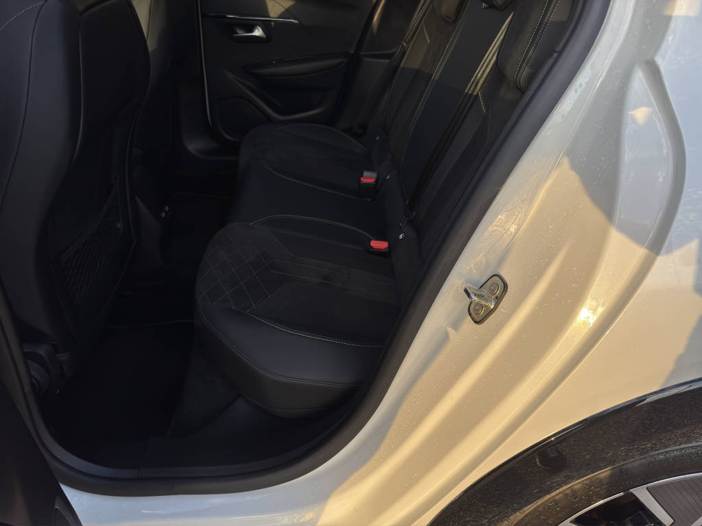PEUGEOT 208-image-10
