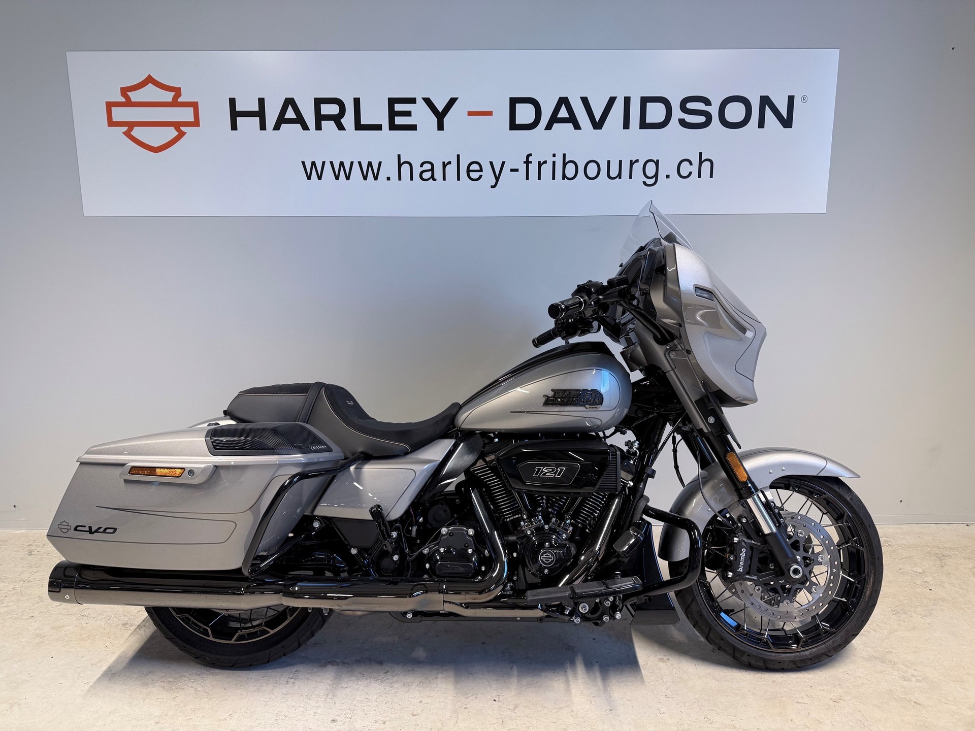 HARLEY-DAVIDSON FLHXSE Street Glide CVO 121