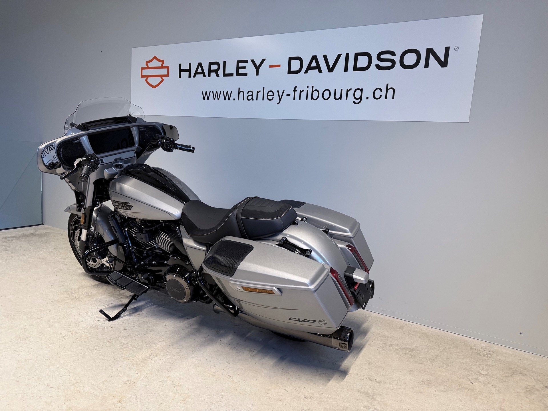 HARLEY-DAVIDSON FLHXSE Street Glide CVO 121-showroom-element-3