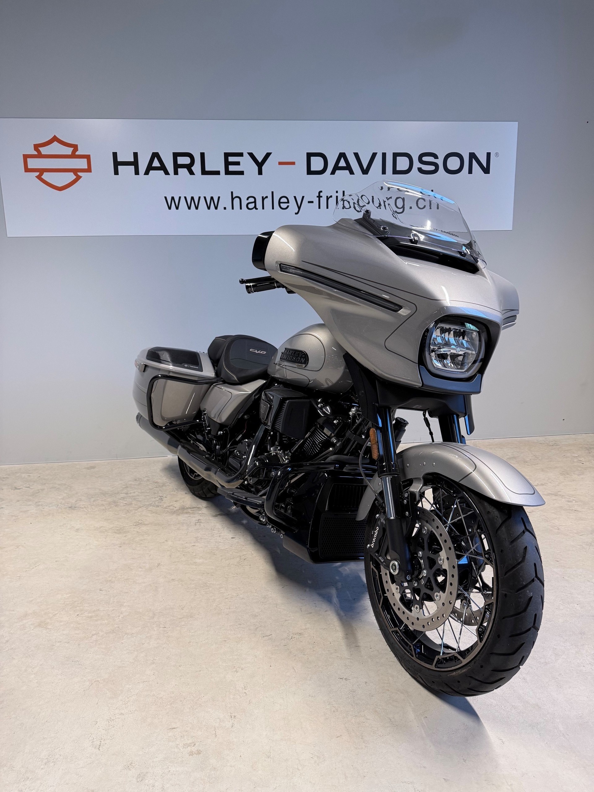 HARLEY-DAVIDSON FLHXSE Street Glide CVO 121-showroom-element-1
