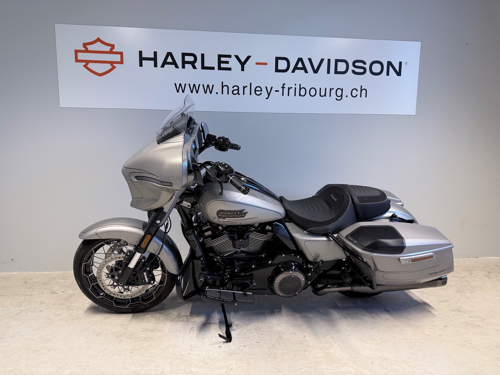 HARLEY-DAVIDSON FLHXSE Street Glide CVO 121-showroom-element-2