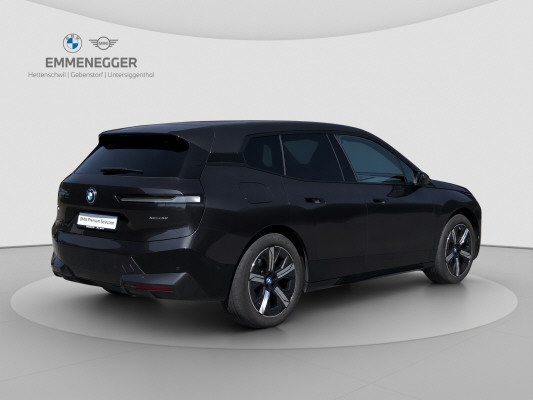 BMW iX xDrive50-showroom-element-3