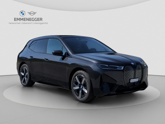 BMW iX xDrive50-showroom-element-2