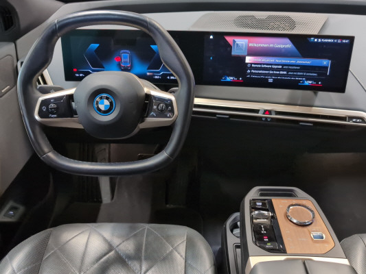 BMW iX xDrive50-image-9