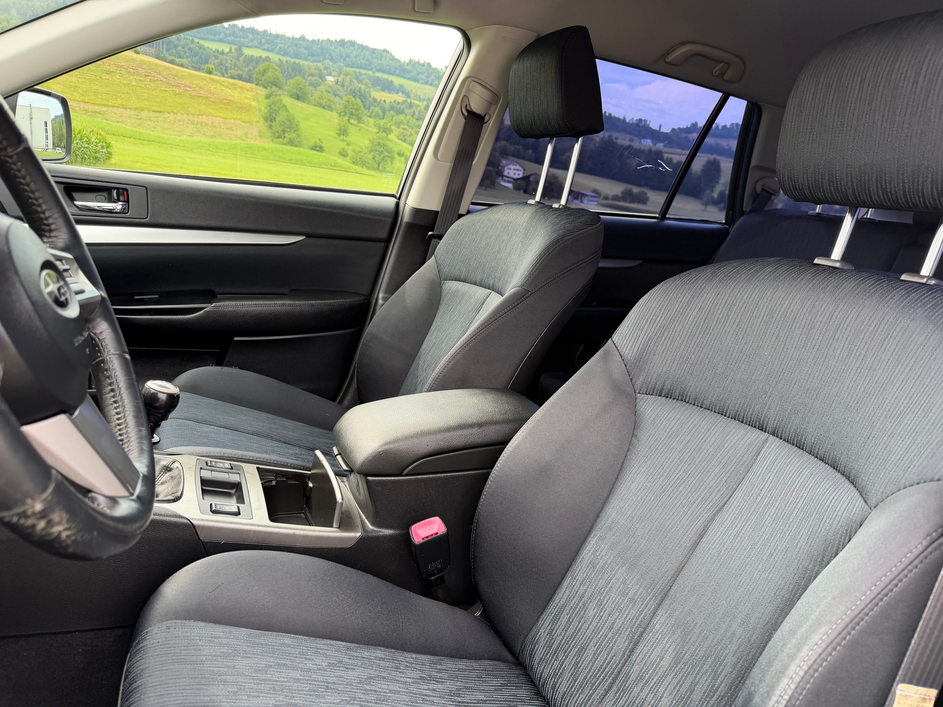 SUBARU Legacy 2.0i Limited AWD-image-9