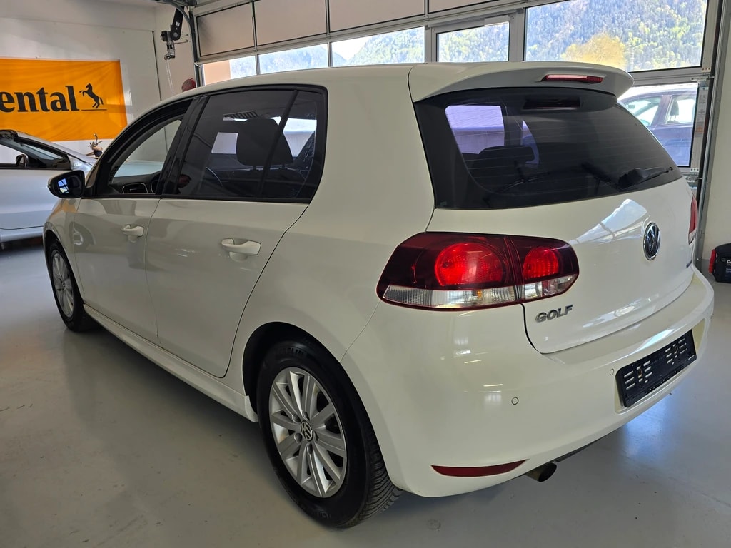 VW Golf 1.6 TDI BlueMotion Trendline-image-4