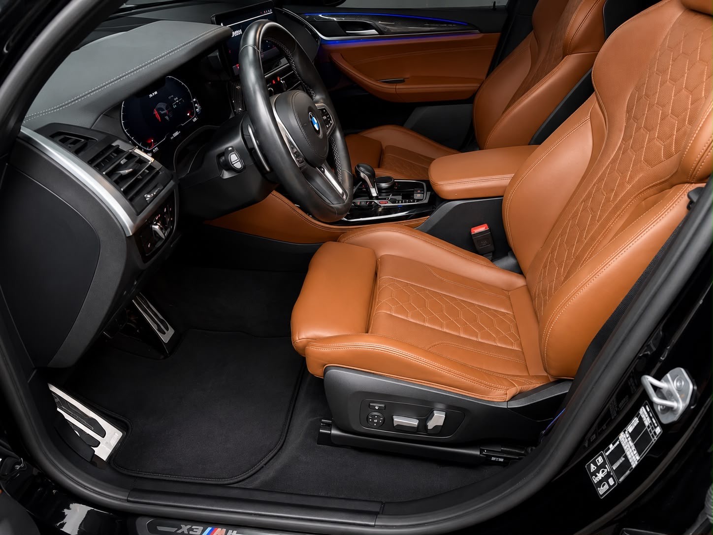 BMW X3 xDrive M Competition Steptronic /Laser / Panoramadach / Carbon / Driving Assistant/ Harman-Kardon / Anhängerkupplung etc..-image-10