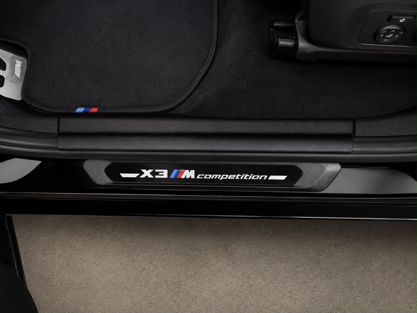 BMW X3 xDrive M Competition Steptronic /Laser / Panoramadach / Carbon / Driving Assistant/ Harman-Kardon / Anhängerkupplung etc..-image-24