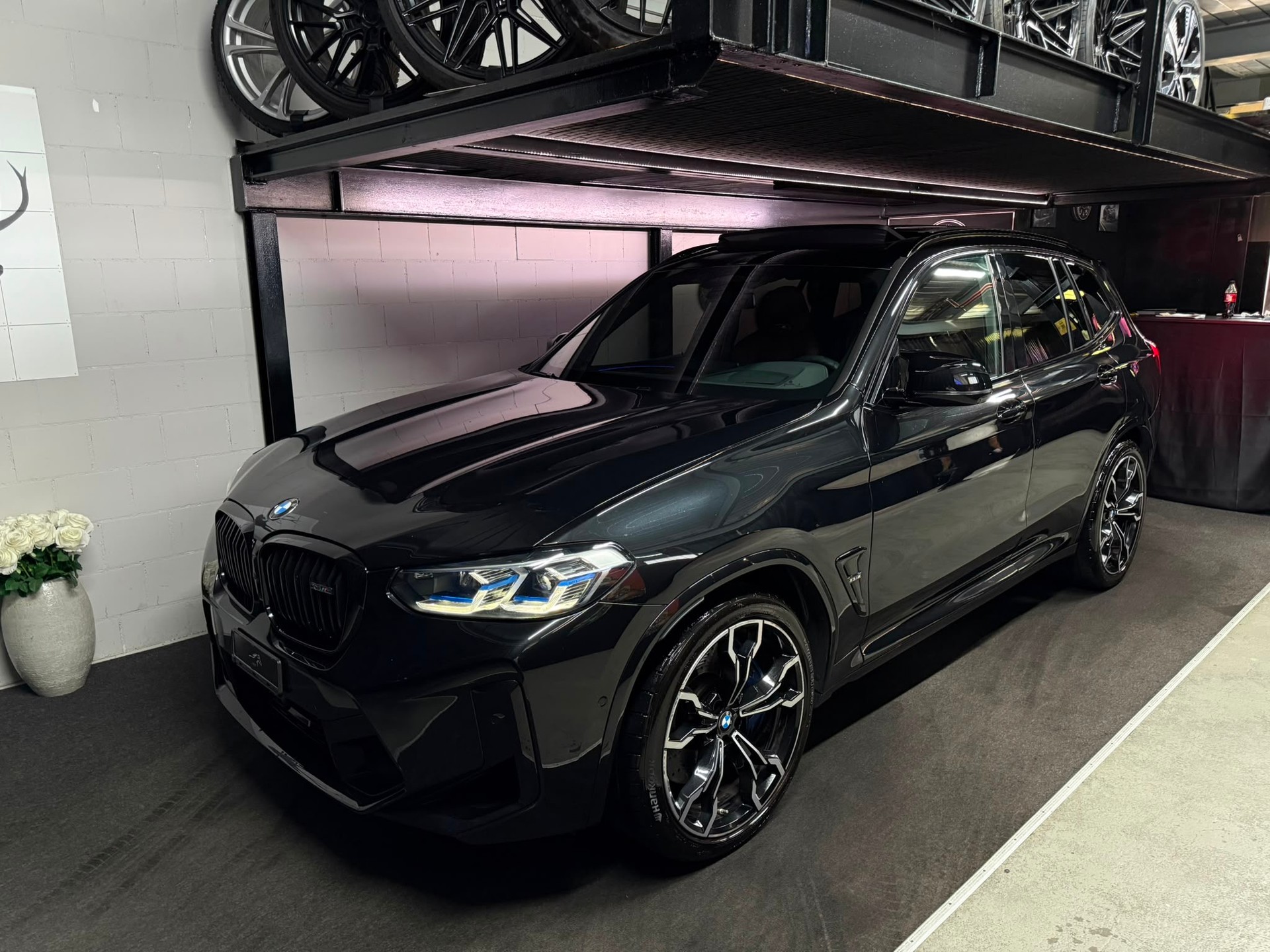 BMW X3 xDrive M Competition Steptronic /Laser / Panoramadach / Carbon / Driving Assistant/ Harman-Kardon / Anhängerkupplung etc..-image-4