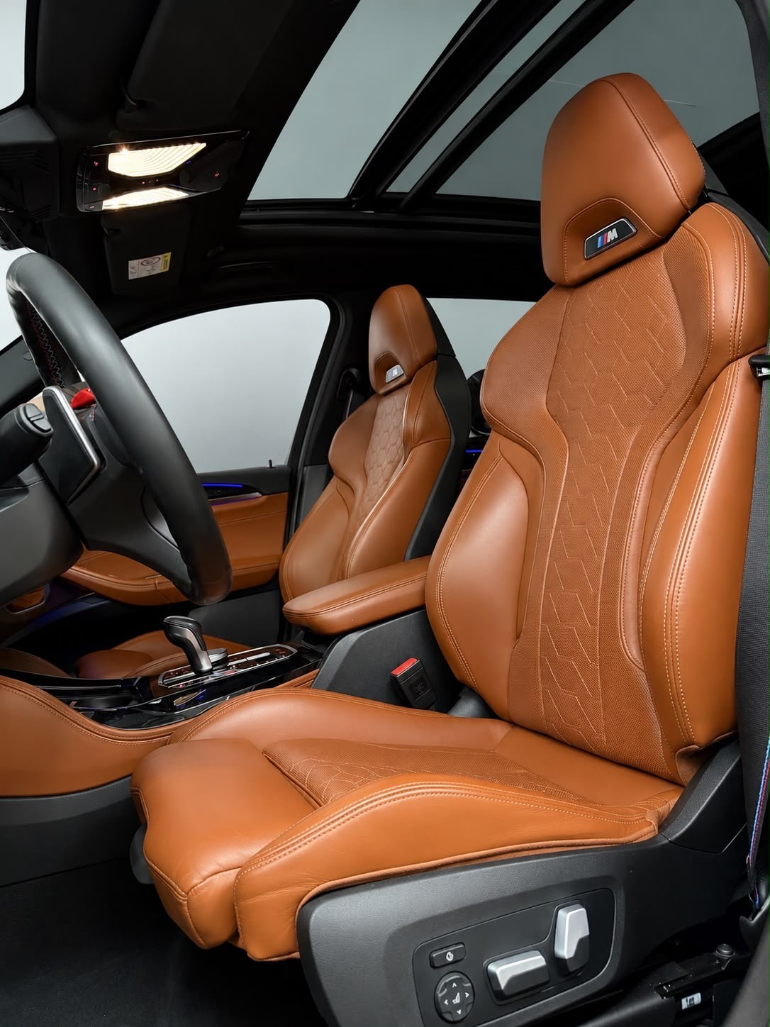 BMW X3 xDrive M Competition Steptronic /Laser / Panoramadach / Carbon / Driving Assistant/ Harman-Kardon / Anhängerkupplung etc..-image-9