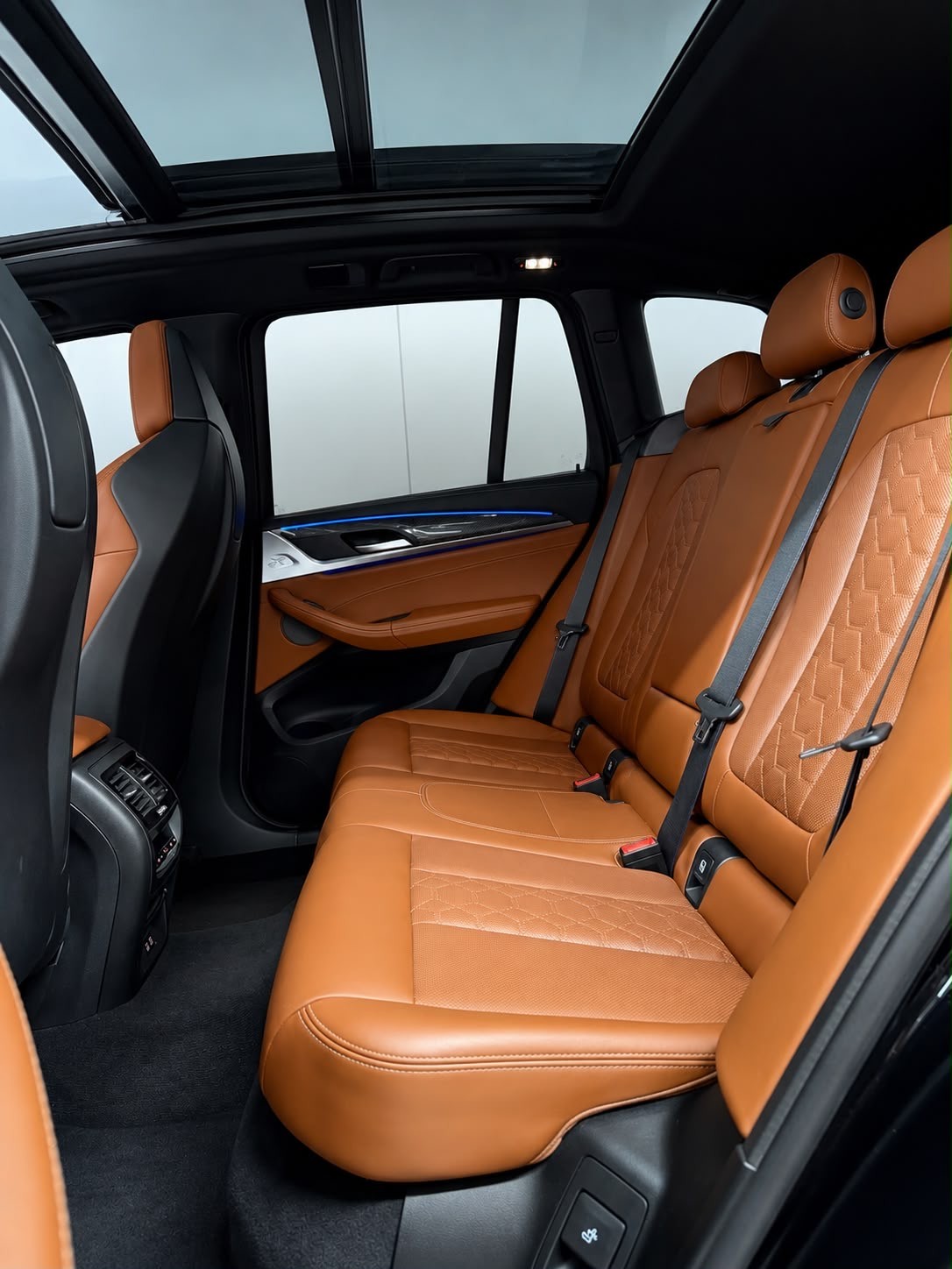 BMW X3 xDrive M Competition Steptronic /Laser / Panoramadach / Carbon / Driving Assistant/ Harman-Kardon / Anhängerkupplung etc..-image-12