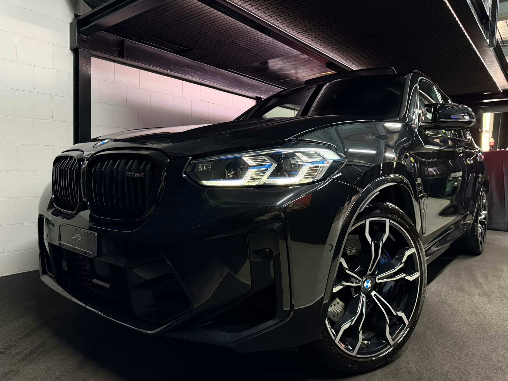 BMW X3 xDrive M Competition Steptronic /Laser / Panoramadach / Carbon / Driving Assistant/ Harman-Kardon / Anhängerkupplung etc..-image-2