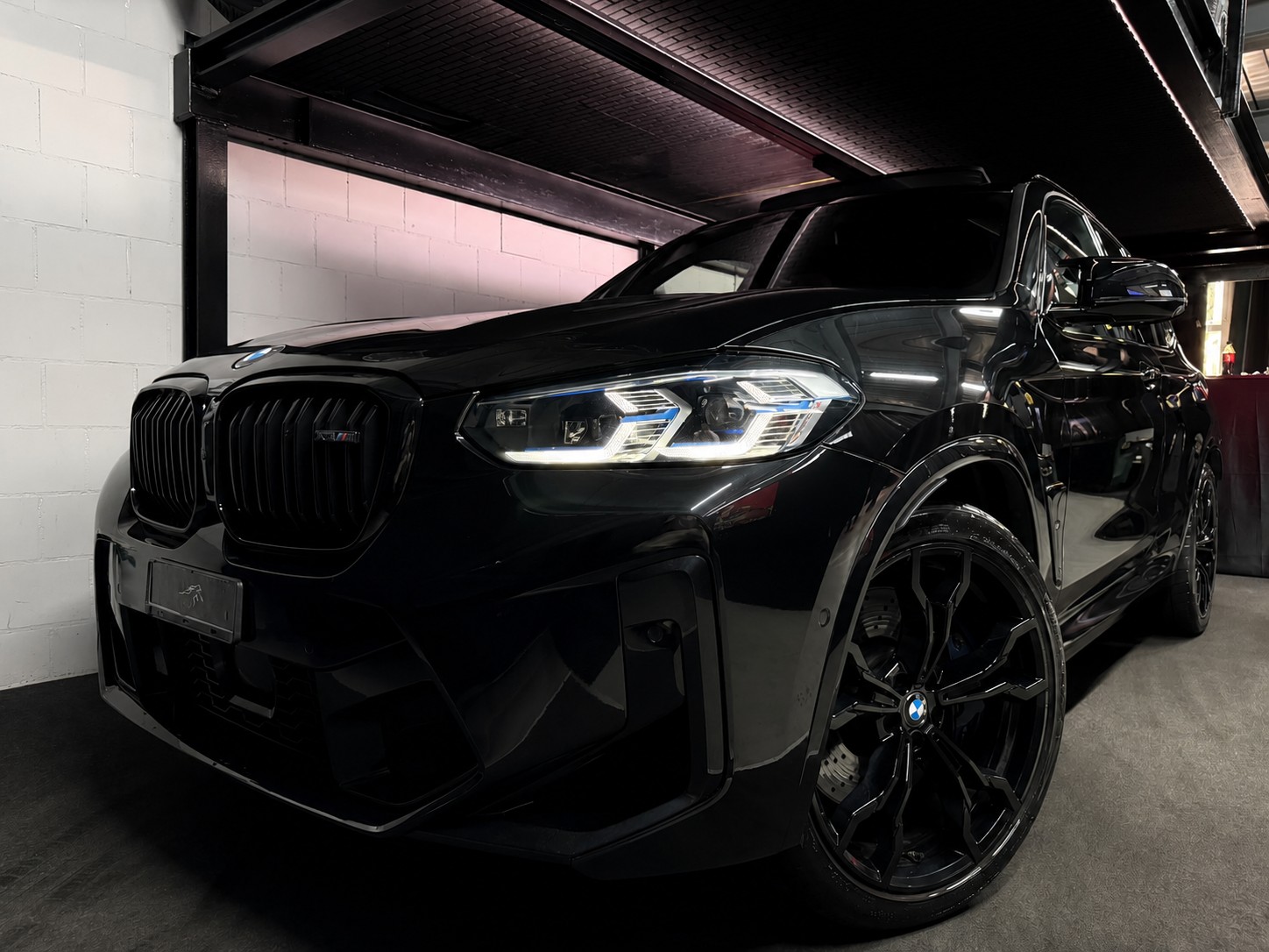BMW X3 xDrive M Competition Steptronic /Laser / Panoramadach / Carbon / Driving Assistant/ Harman-Kardon / Anhängerkupplung etc..-image-0