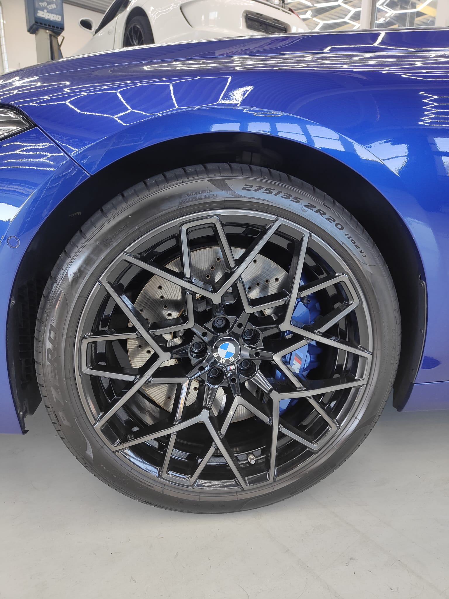 BMW M8 xDrive M Competition Steptronic-image-9