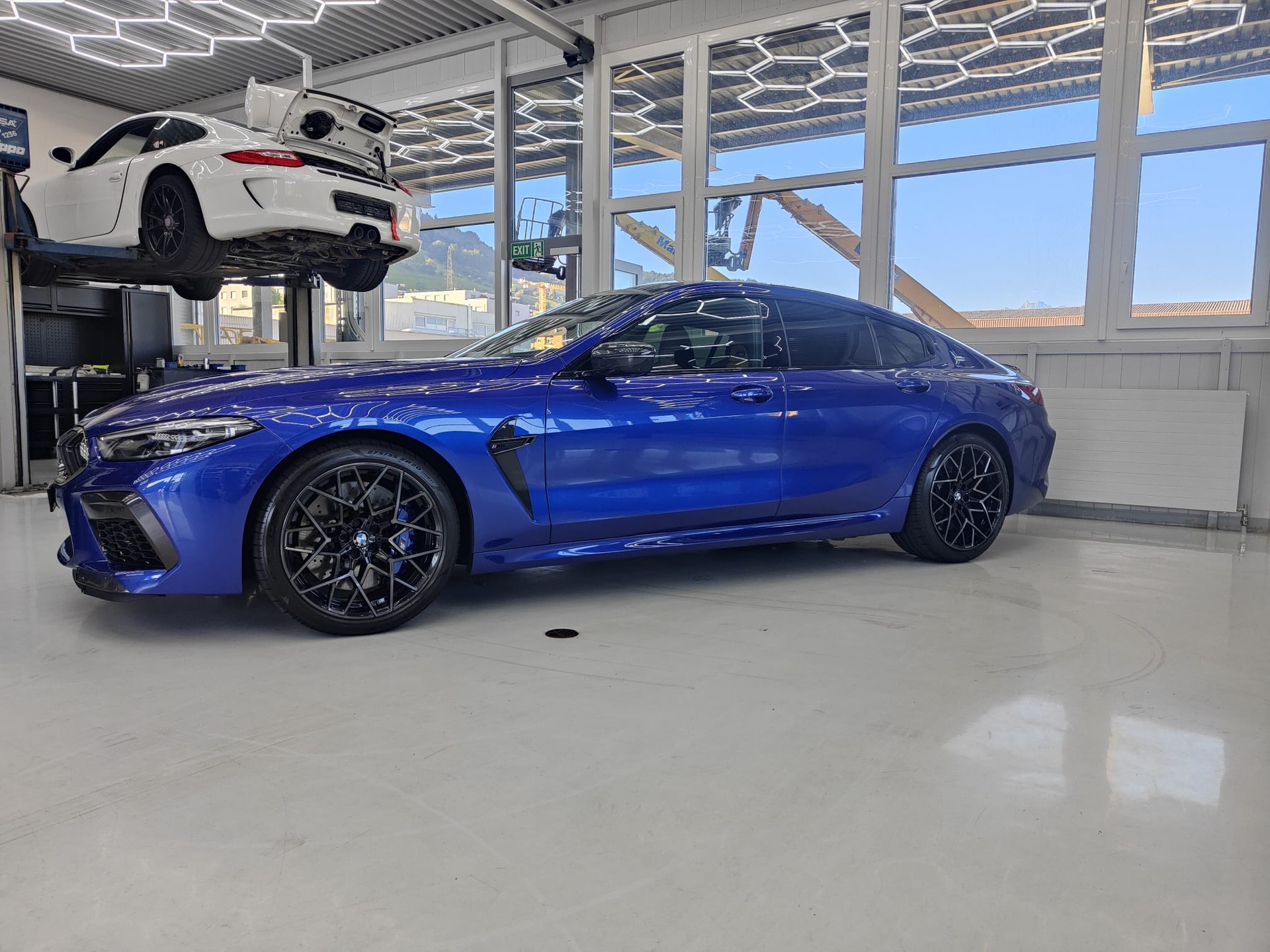 BMW M8 xDrive M Competition Steptronic-image-3