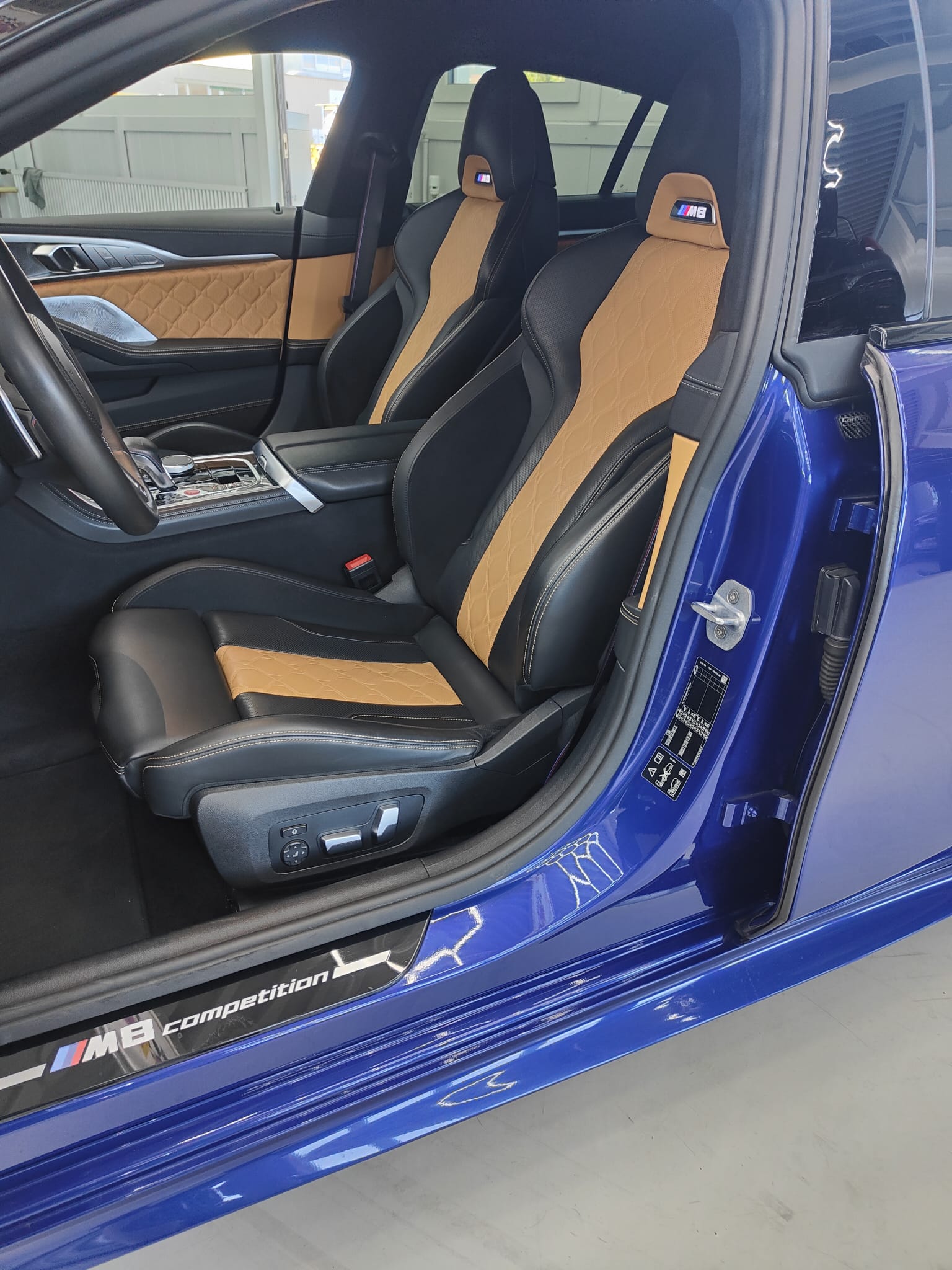 BMW M8 xDrive M Competition Steptronic-image-13