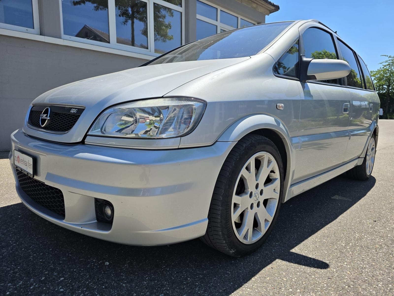 OPEL Zafira 2.0i Turbo OPC