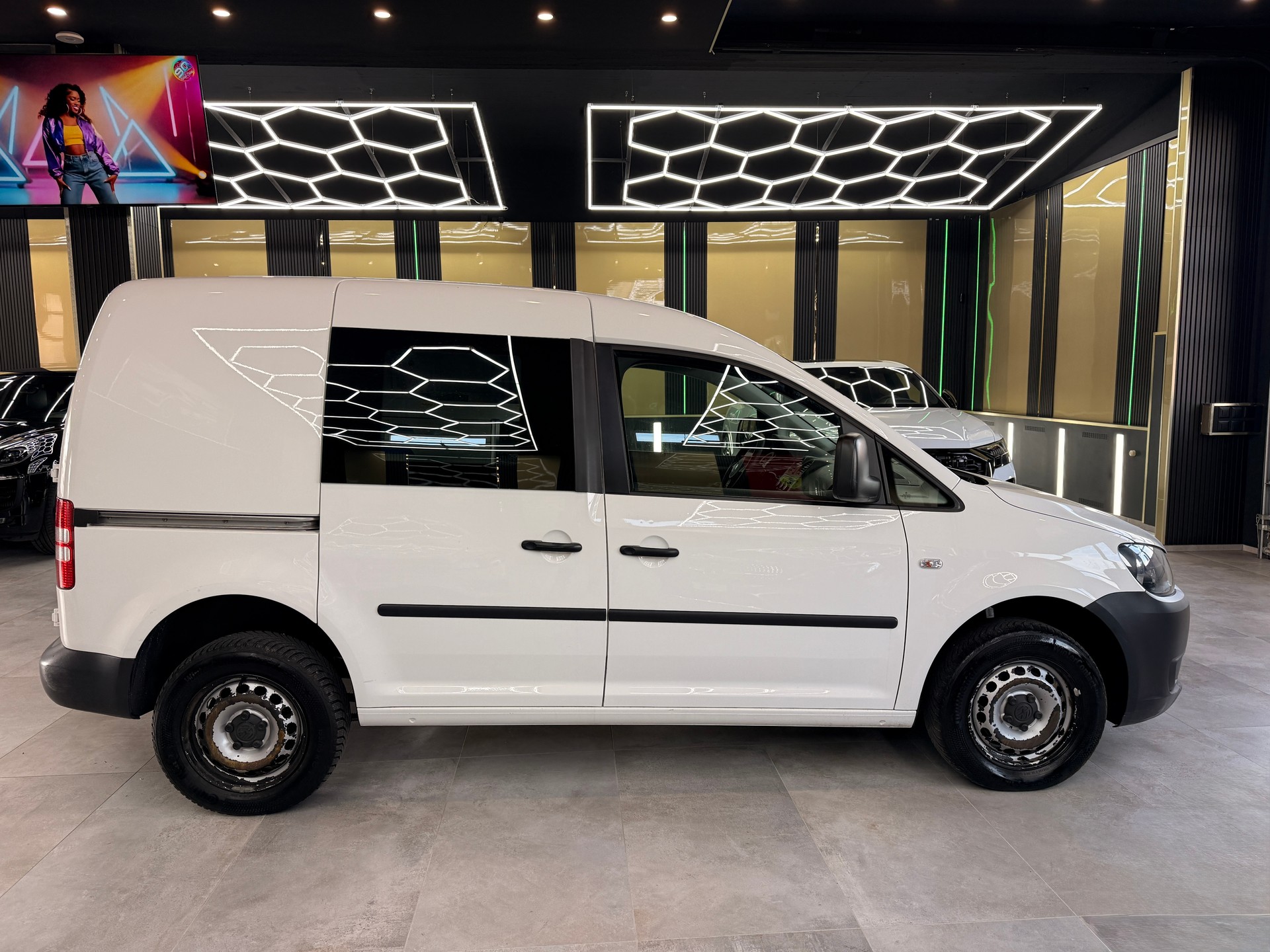 VW Caddy 2.0 TDI 4Motion-image-4
