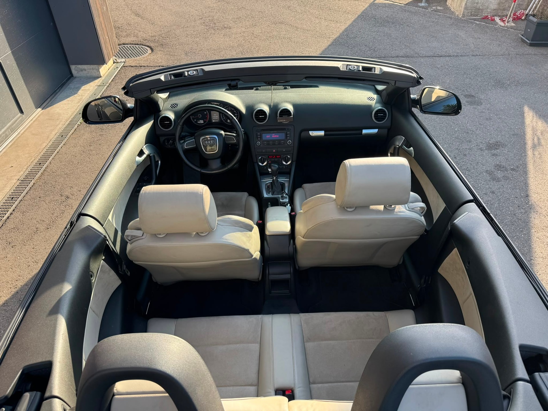 AUDI A3 Cabriolet 2.0 TFSI Ambition S-tronic-image-11