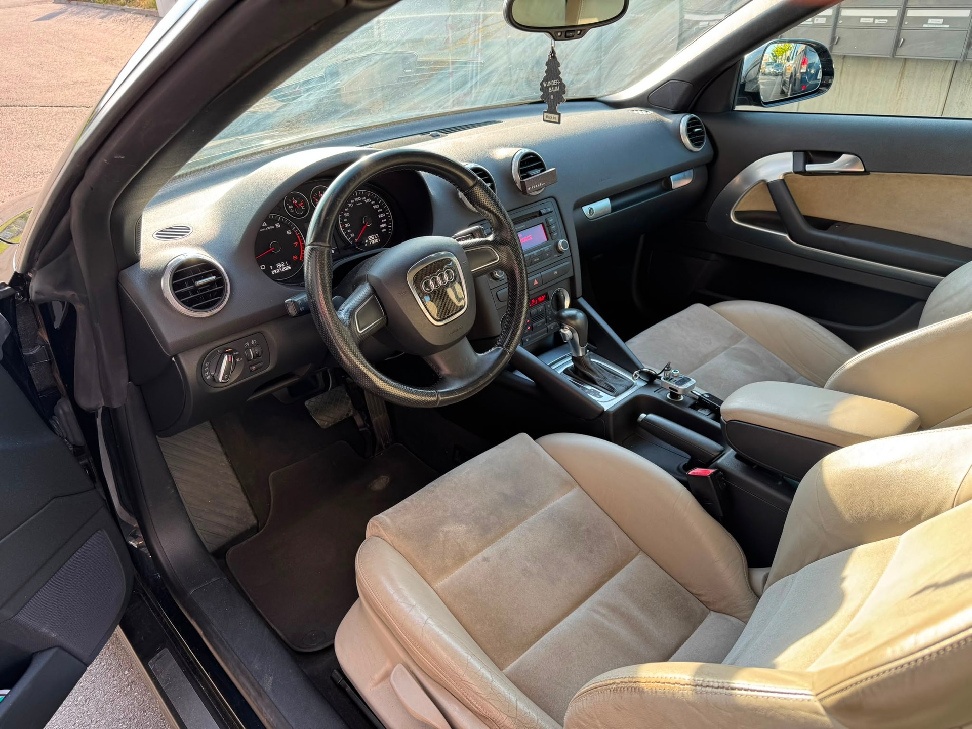 AUDI A3 Cabriolet 2.0 TFSI Ambition S-tronic-image-7