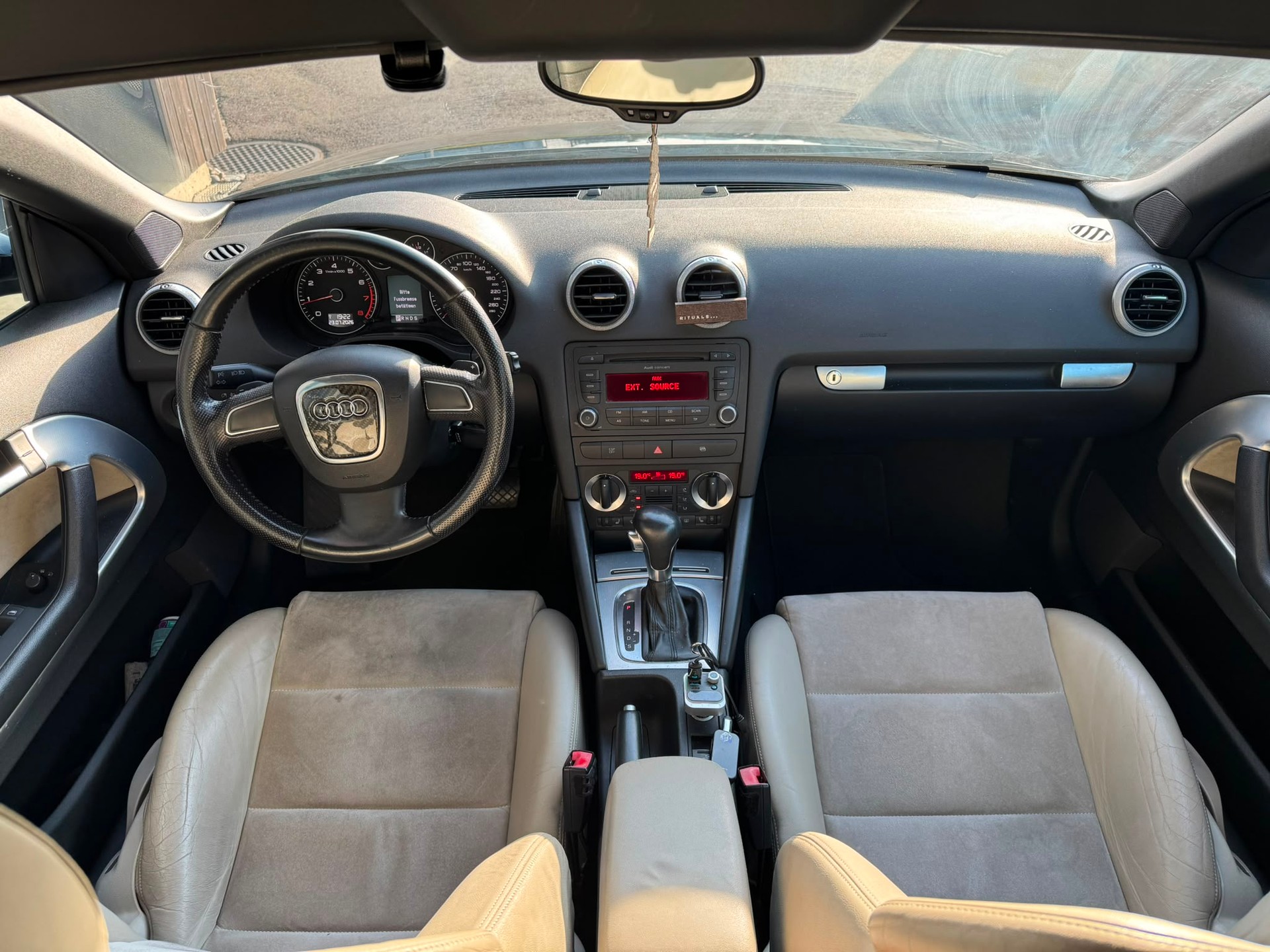 AUDI A3 Cabriolet 2.0 TFSI Ambition S-tronic-image-9
