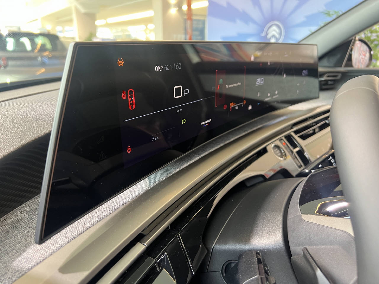 PEUGEOT 5008 1.2 Hybrid Allure-image-7