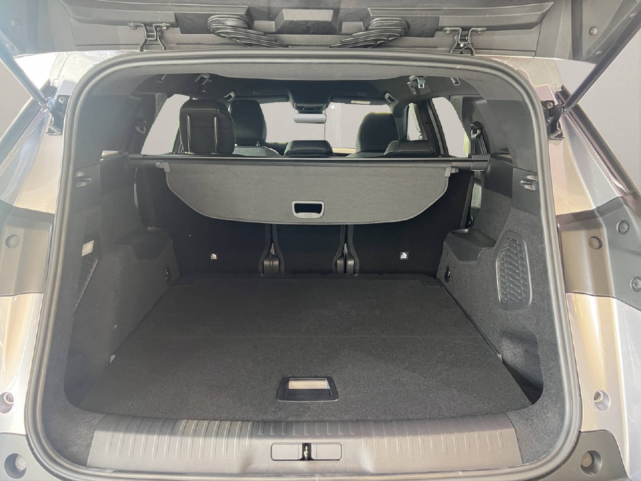 PEUGEOT 5008 1.2 Hybrid Allure-image-11