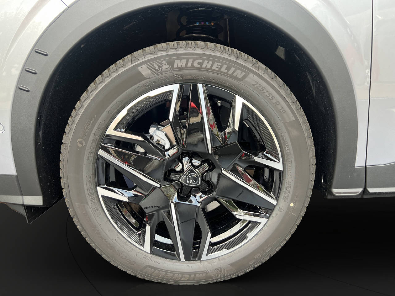 PEUGEOT 5008 1.2 Hybrid Allure-image-3