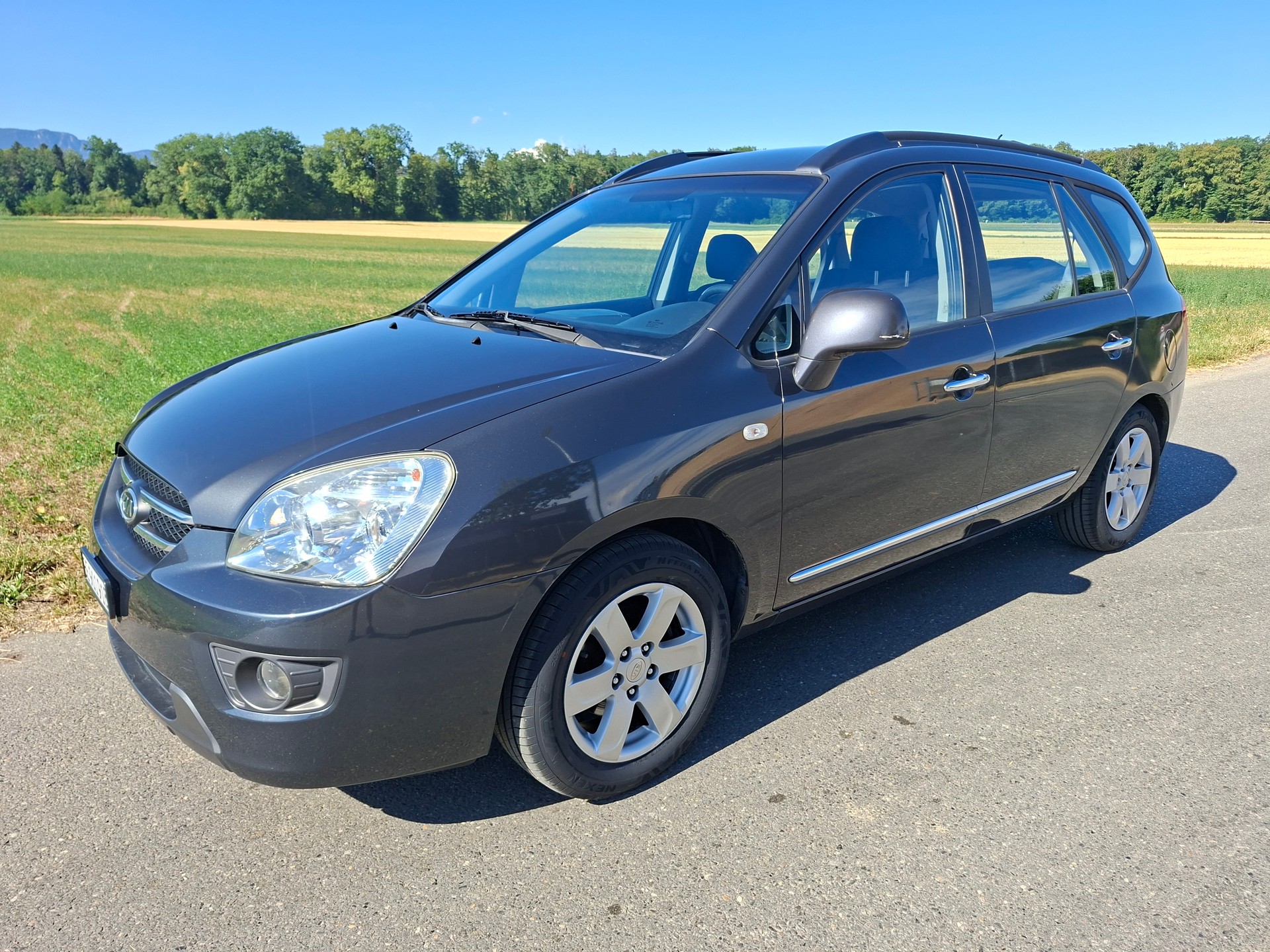 KIA Carens 2.0 CVVT Trend-image-0