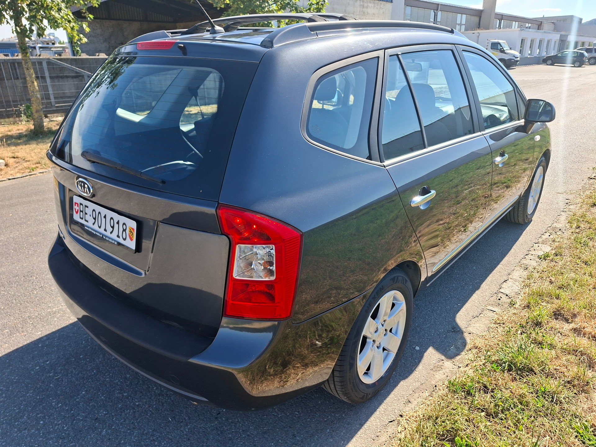 KIA Carens 2.0 CVVT Trend-image-3