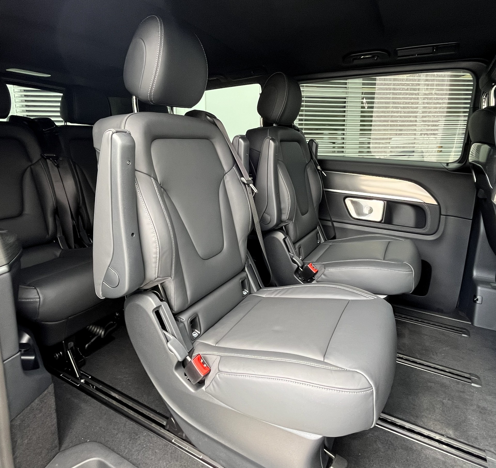 MERCEDES-BENZ V 300 d lang 4Matic Swiss Edition 9G-Tronic-image-15