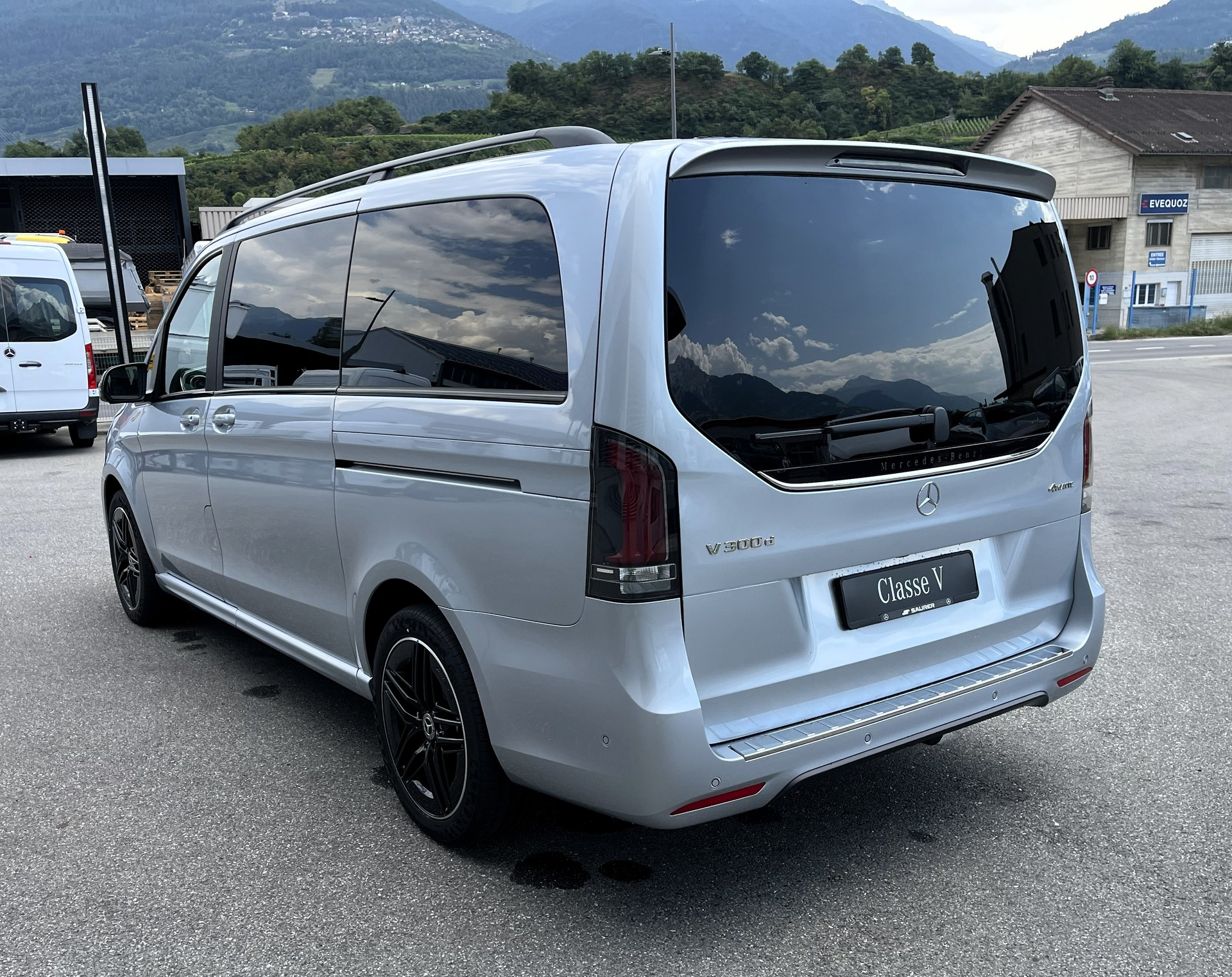 MERCEDES-BENZ V 300 d lang 4Matic Swiss Edition 9G-Tronic-image-3