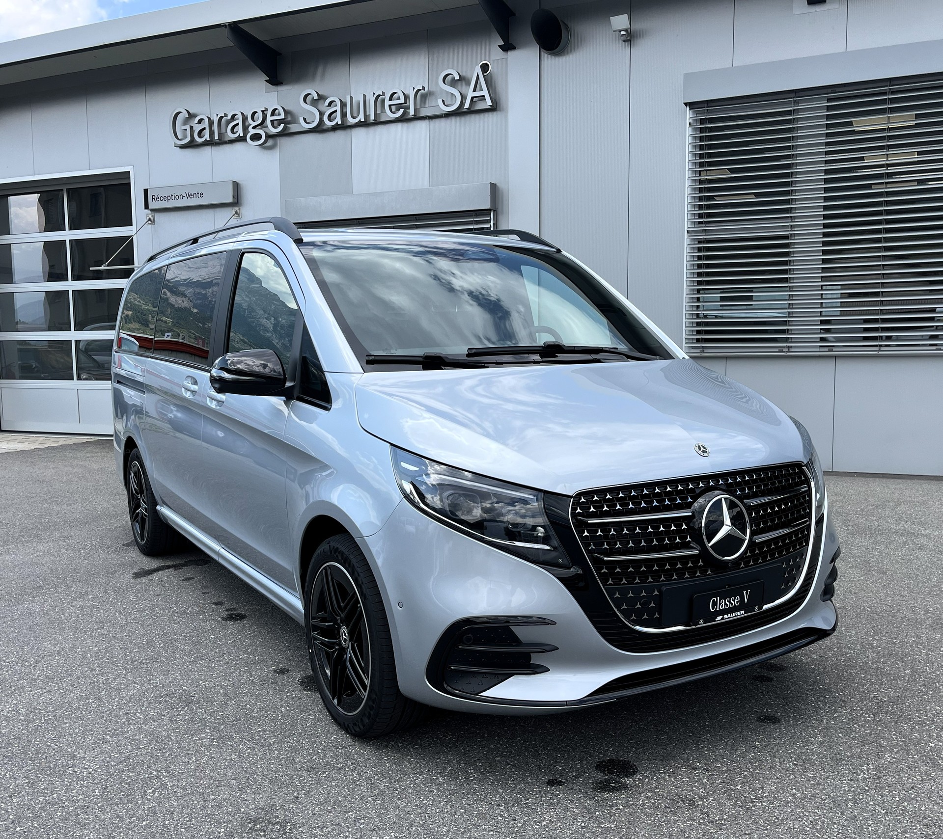 MERCEDES-BENZ V 300 d lang 4Matic Swiss Edition 9G-Tronic-image-0