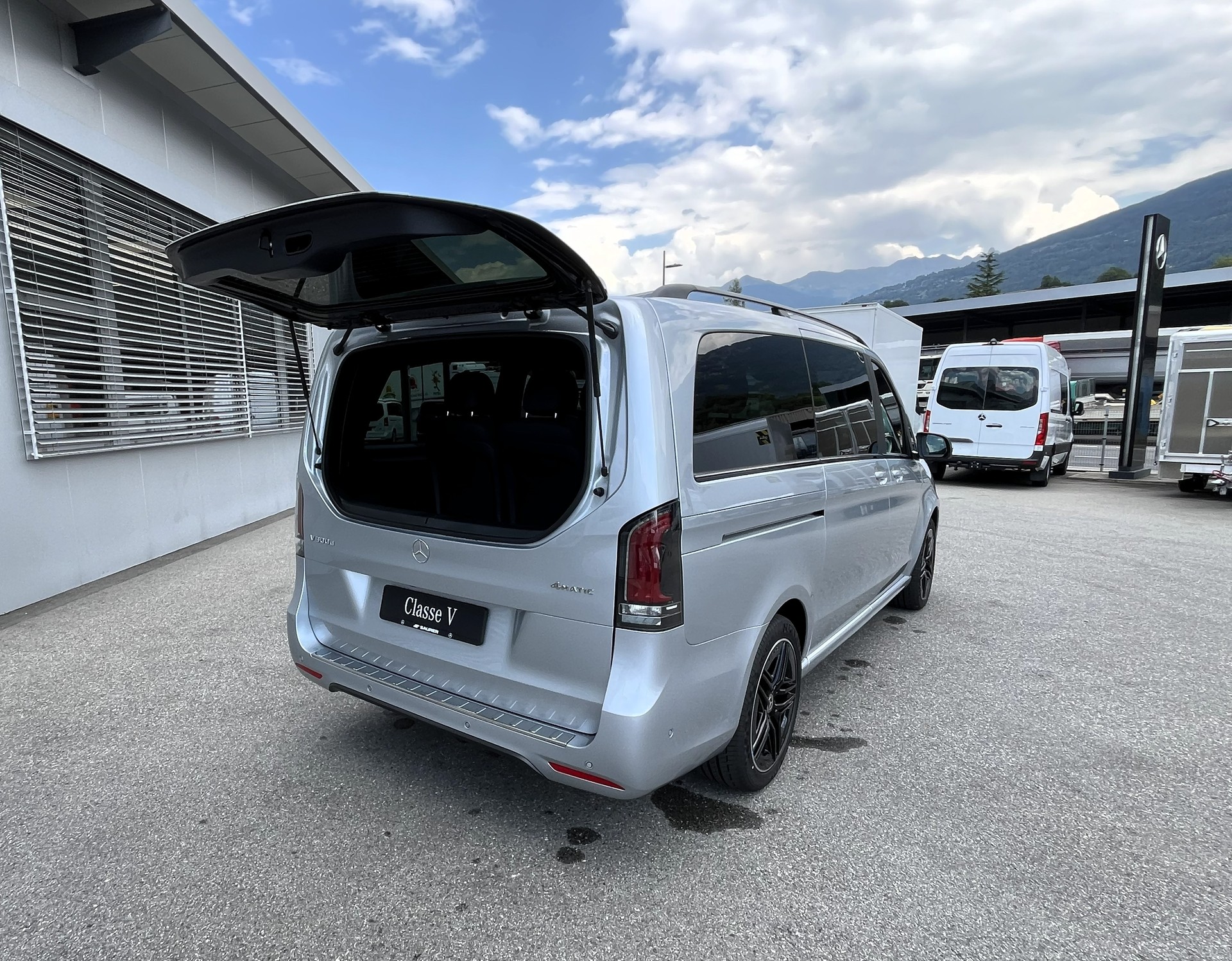 MERCEDES-BENZ V 300 d lang 4Matic Swiss Edition 9G-Tronic-image-18
