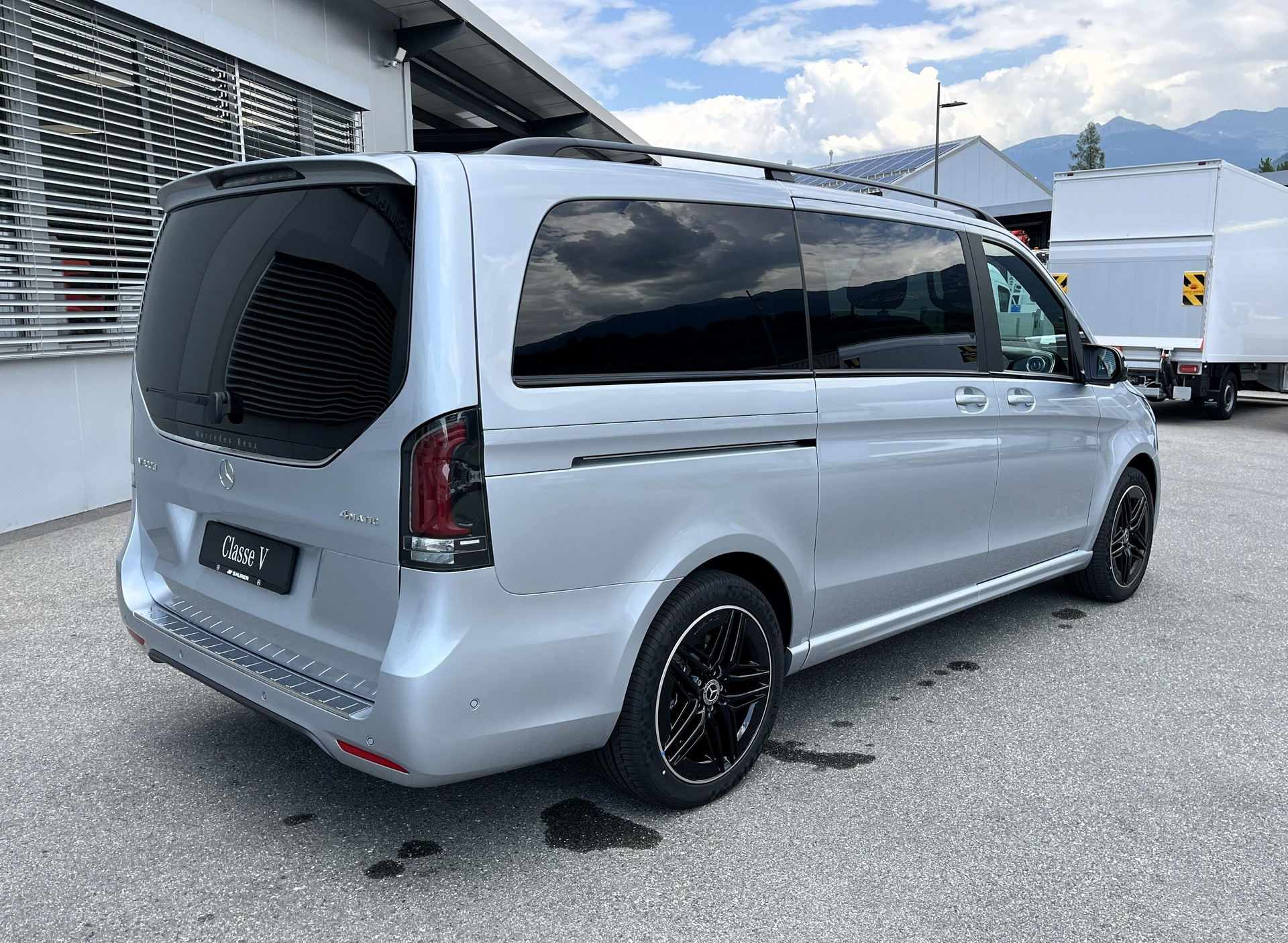 MERCEDES-BENZ V 300 d lang 4Matic Swiss Edition 9G-Tronic-image-2