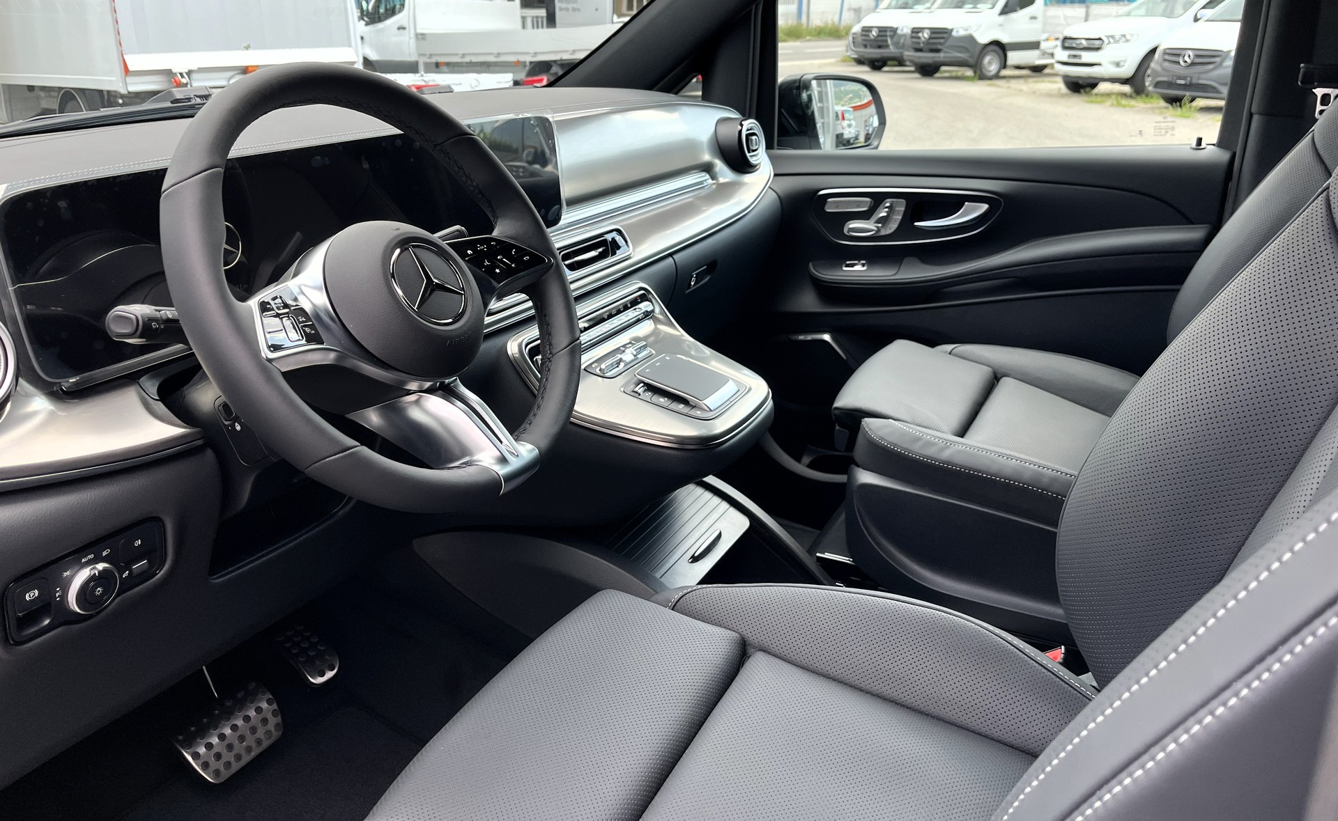 MERCEDES-BENZ V 300 d lang 4Matic Swiss Edition 9G-Tronic-image-8