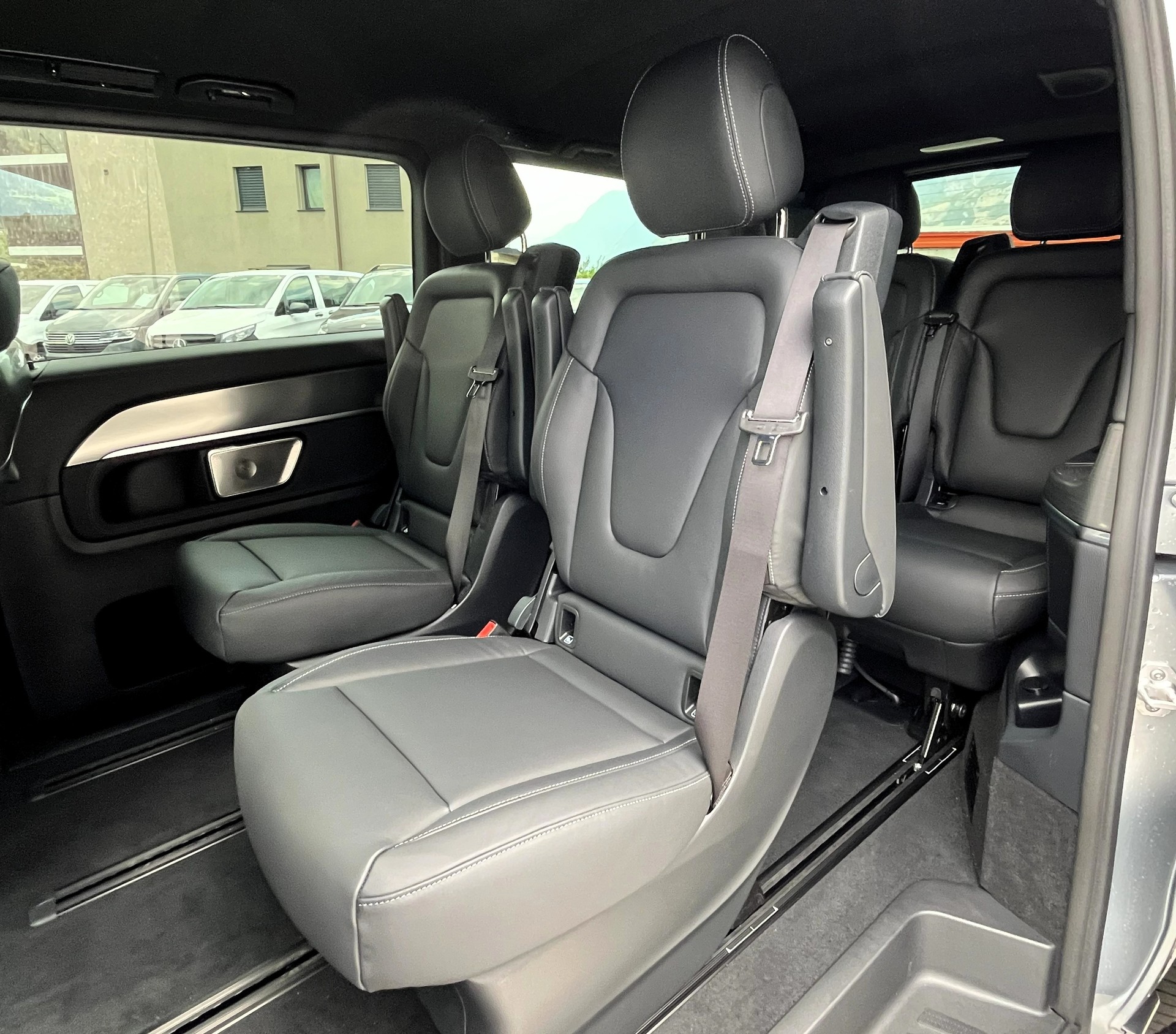 MERCEDES-BENZ V 300 d lang 4Matic Swiss Edition 9G-Tronic-image-16