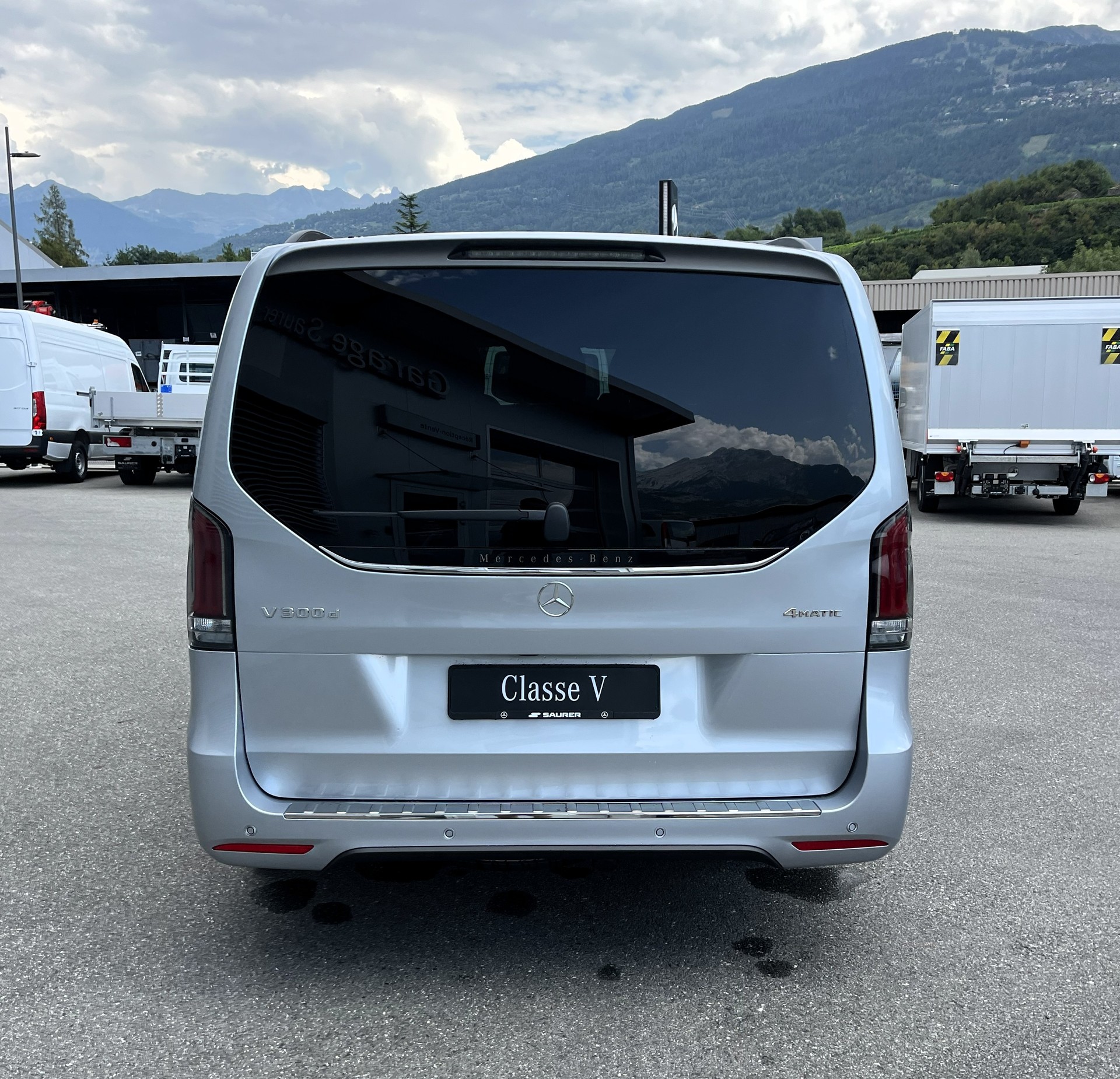MERCEDES-BENZ V 300 d lang 4Matic Swiss Edition 9G-Tronic-image-4
