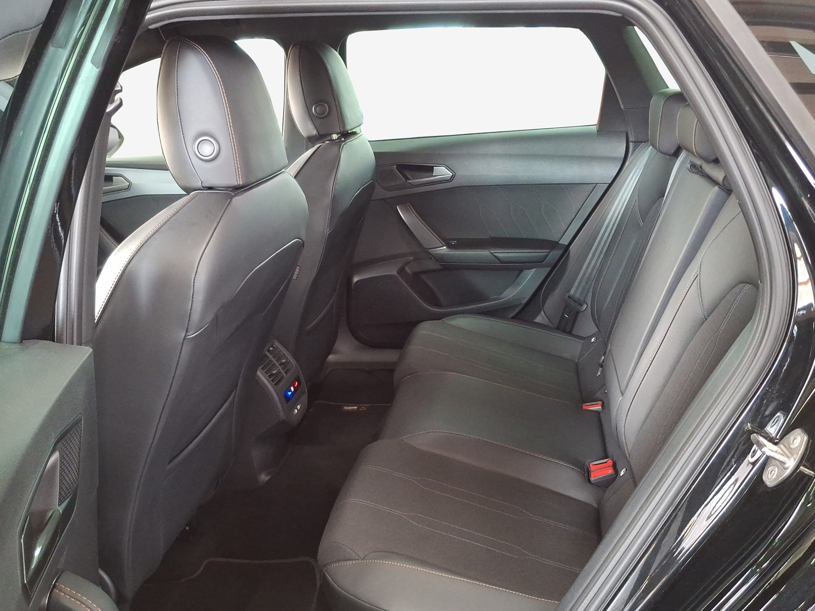 CUPRA LEON ST 1.5 eTSI DSG-image-11