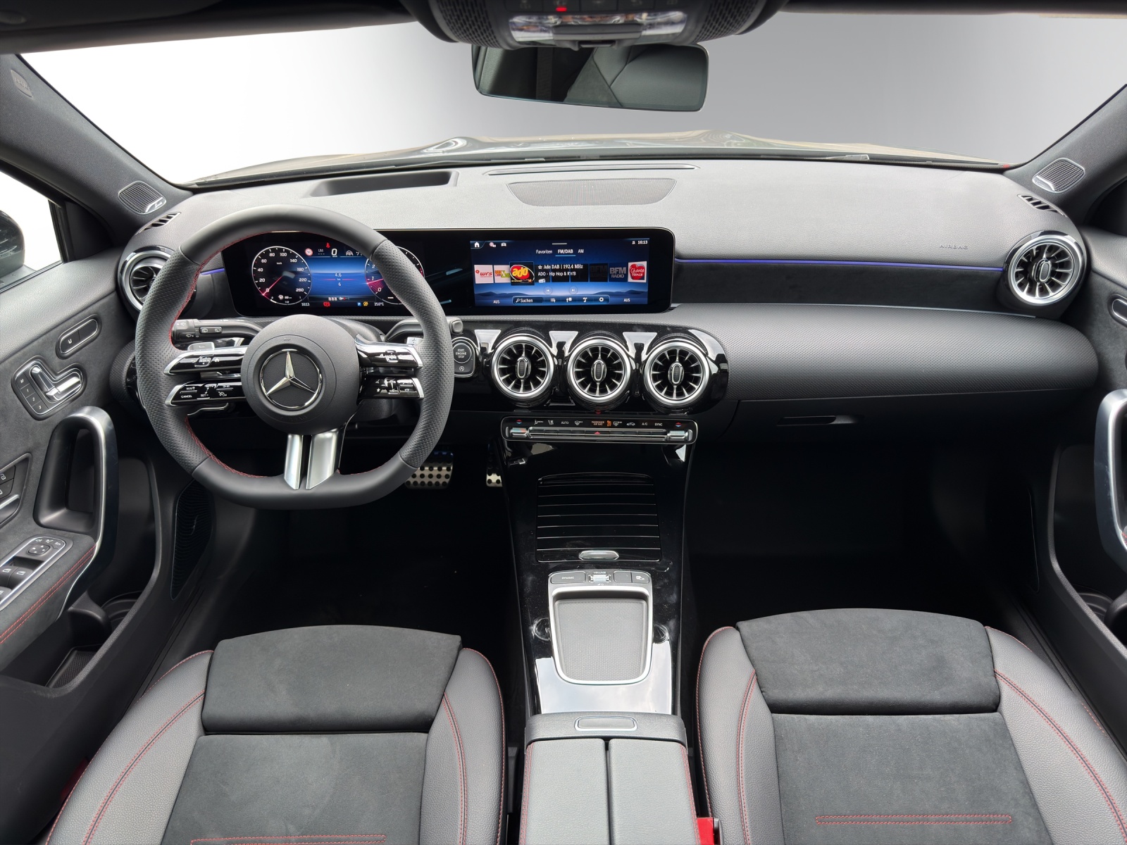 MERCEDES-BENZ A 220 4Matic 8G-DCT-image-11