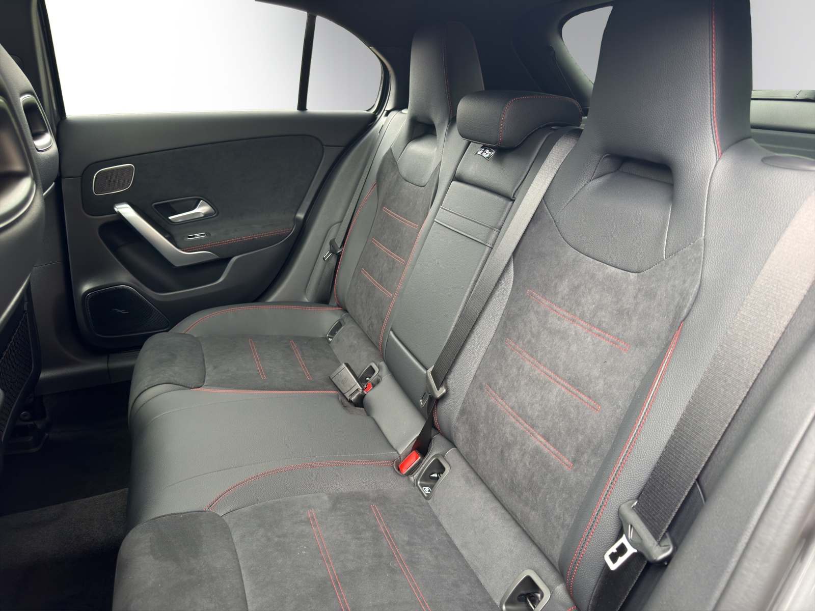 MERCEDES-BENZ A 220 4Matic 8G-DCT-image-10