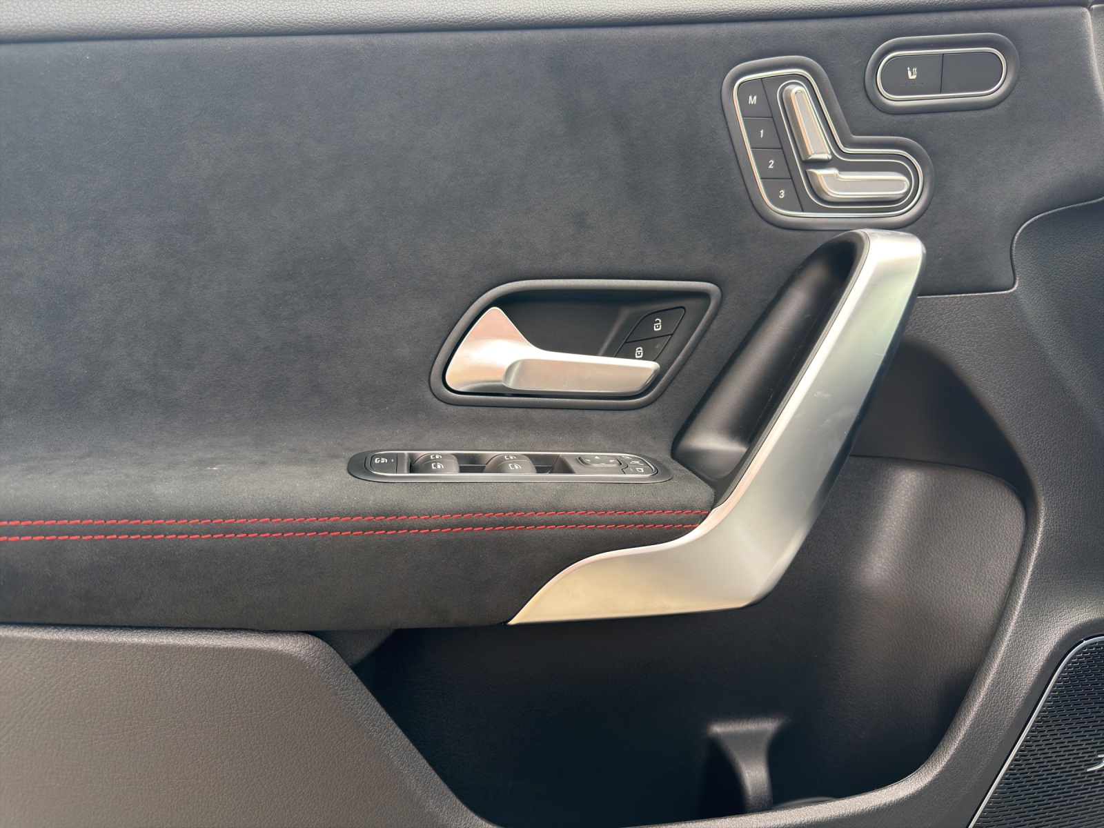 MERCEDES-BENZ A 220 4Matic 8G-DCT-image-7