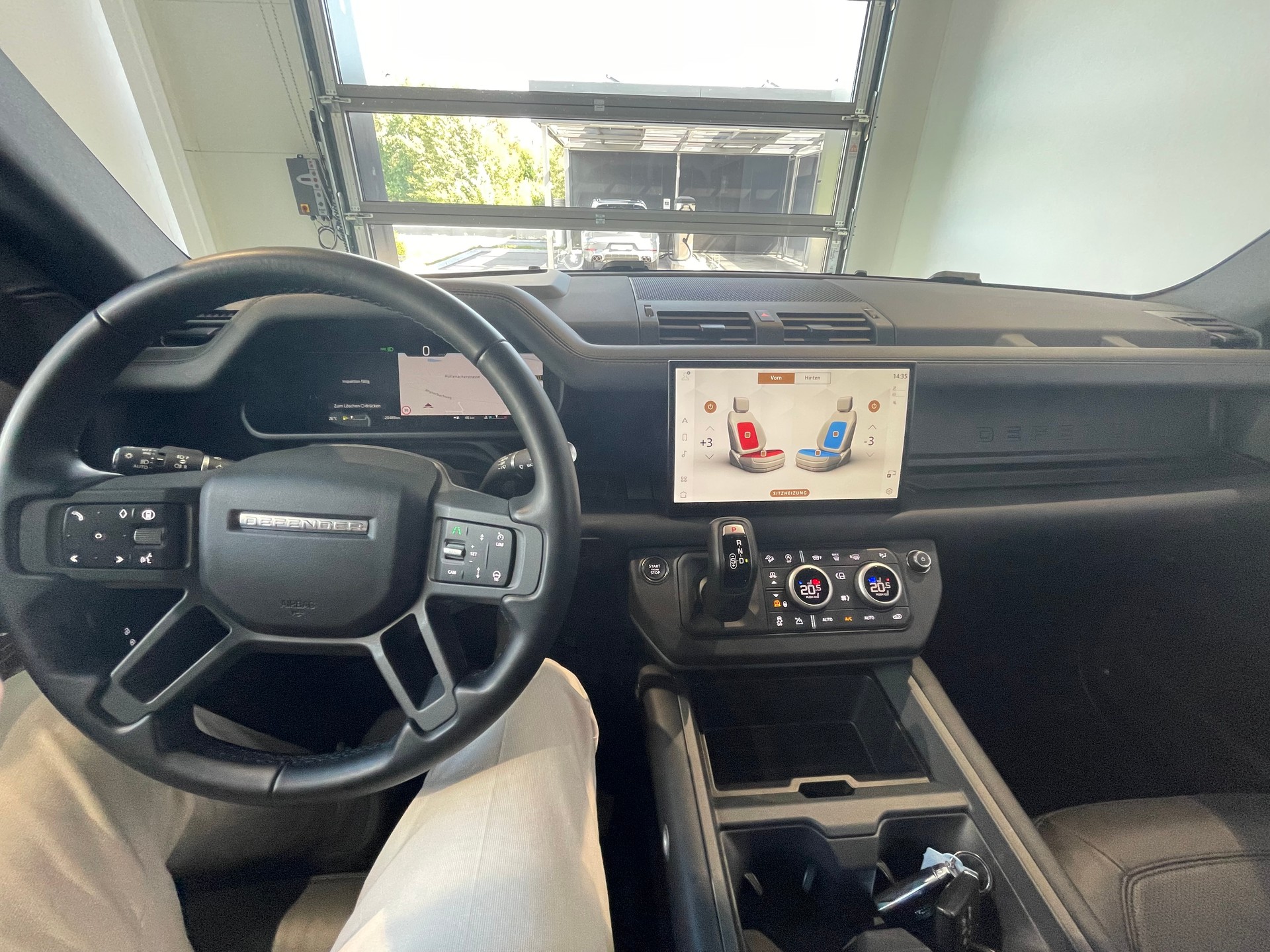 LAND ROVER Defender 110 425 V8 5.0 X AT8-image-8