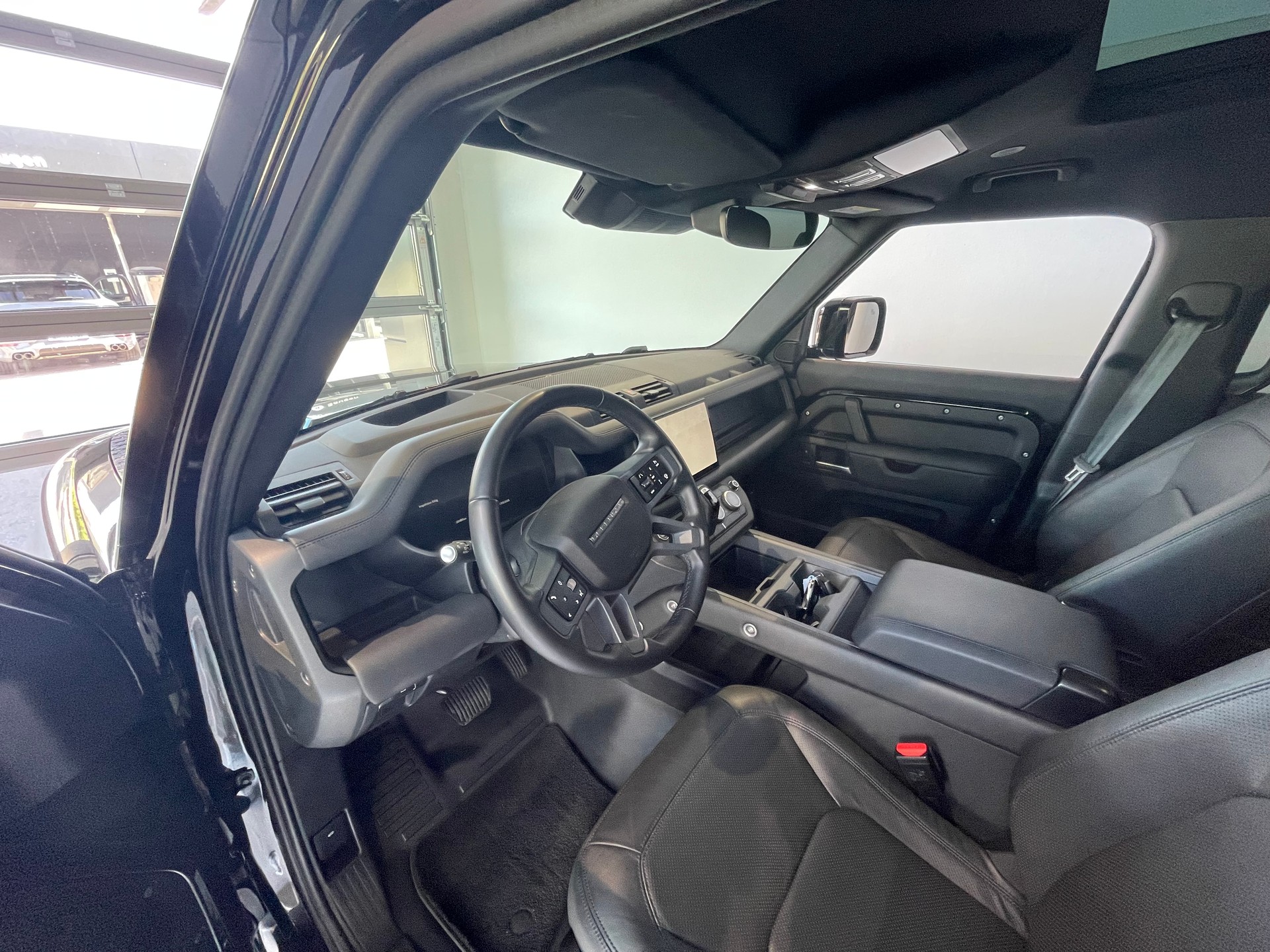 LAND ROVER Defender 110 425 V8 5.0 X AT8-image-4