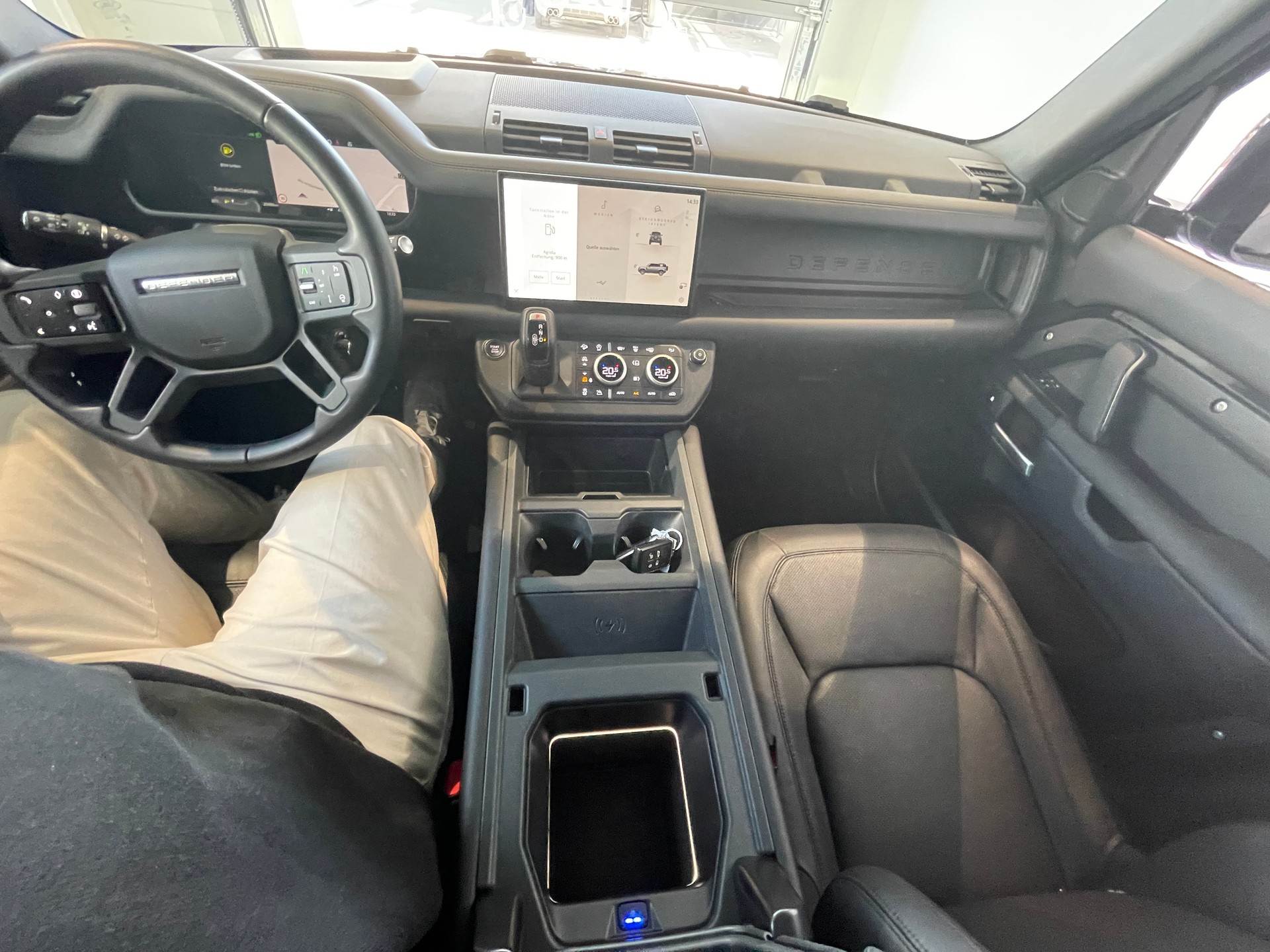 LAND ROVER Defender 110 425 V8 5.0 X AT8-image-10