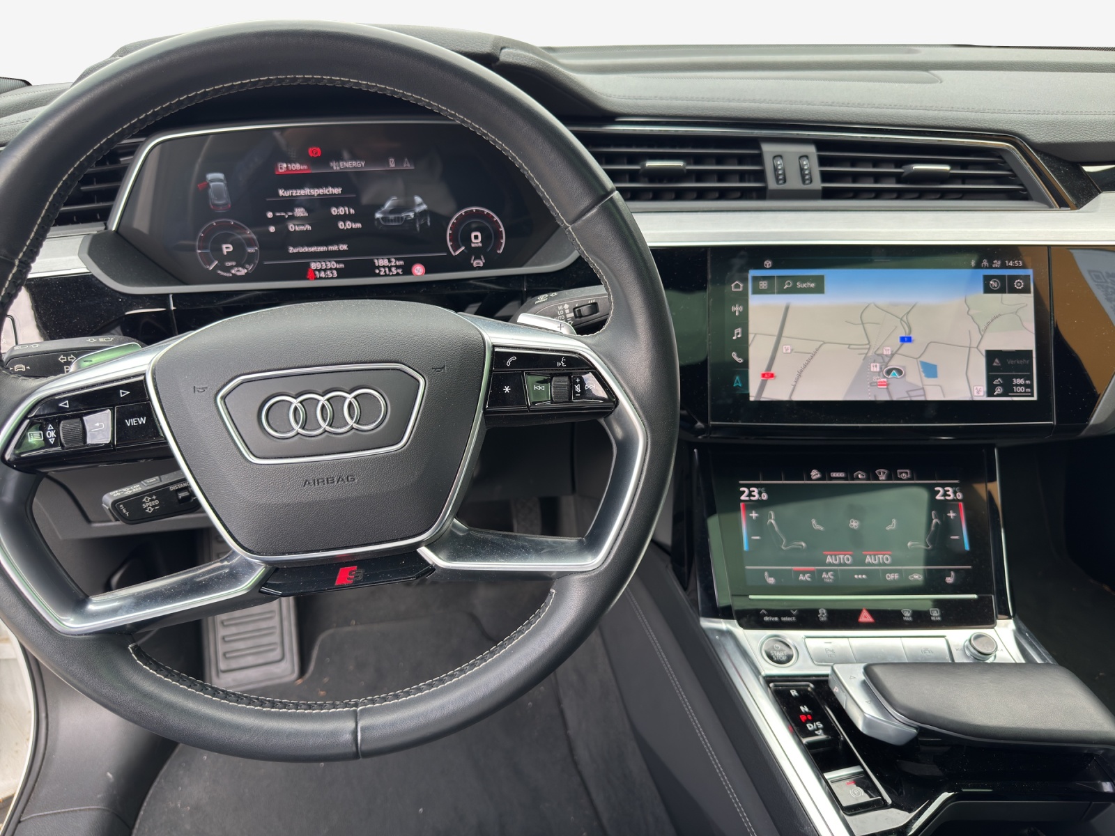 AUDI e-tron 55 Sportback S Line quattro-image-8
