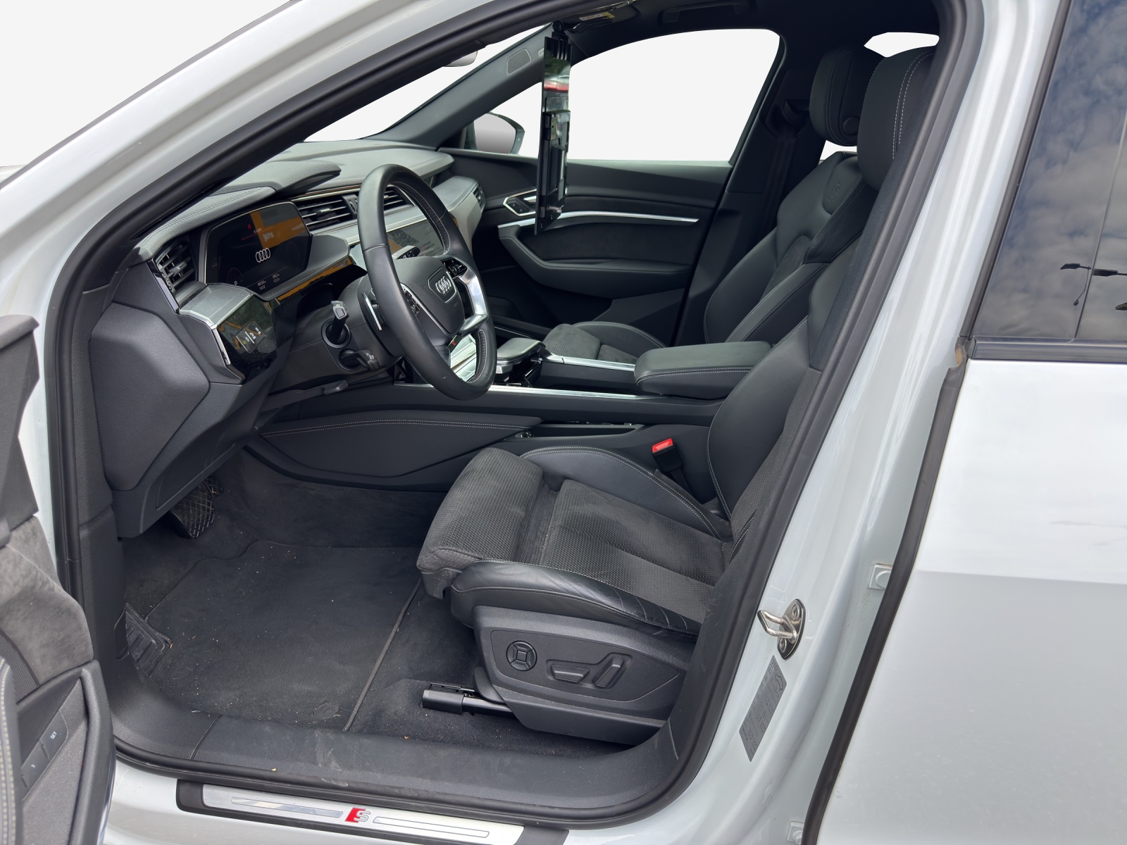 AUDI e-tron 55 Sportback S Line quattro-image-7