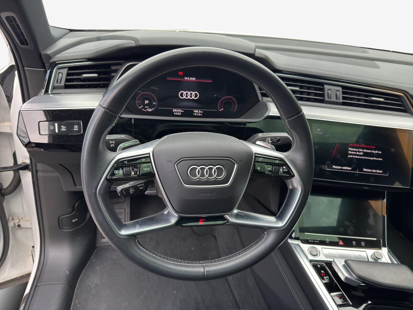 AUDI e-tron 55 Sportback S Line quattro-image-9