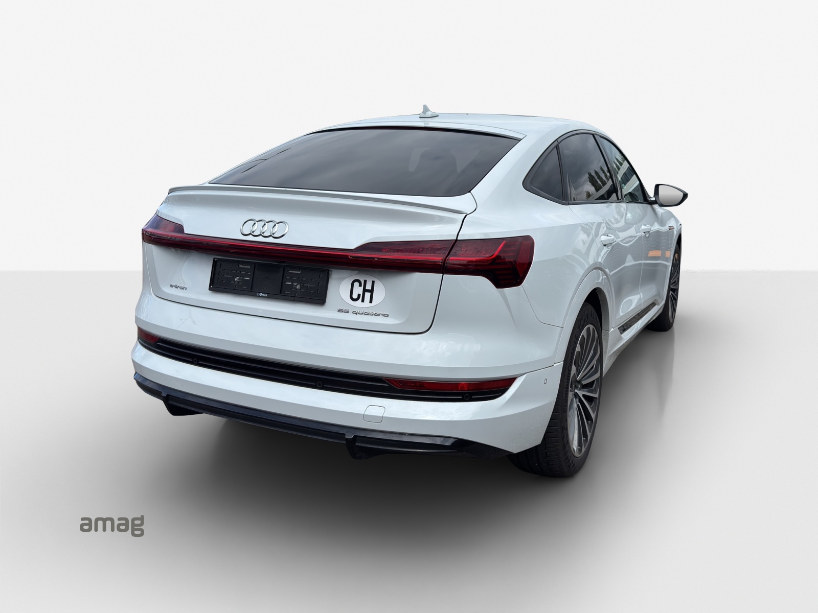 AUDI e-tron 55 Sportback S Line quattro-image-4